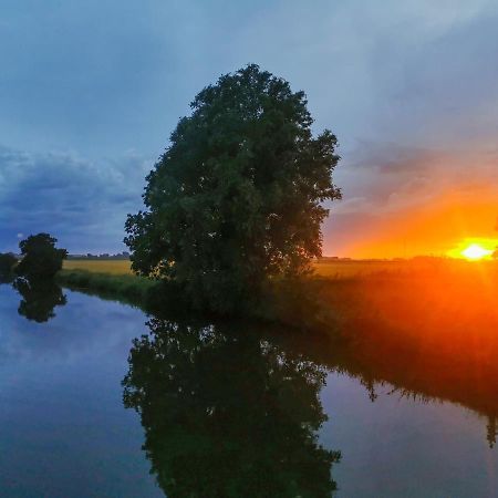 Ferienglueck An Der Nordsee Buche Deine Erdgeschoss-Ferienwohnung Mit Kamin Terrasse Und Eingezaeuntem Garten Fuer Unvergessliche Auszeiten Altfunnixsiel Esterno foto