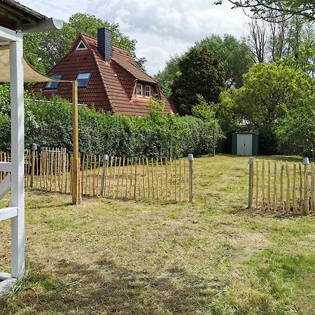 Ferienglueck An Der Nordsee Buche Deine Erdgeschoss-Ferienwohnung Mit Kamin Terrasse Und Eingezaeuntem Garten Fuer Unvergessliche Auszeiten Altfunnixsiel Esterno foto