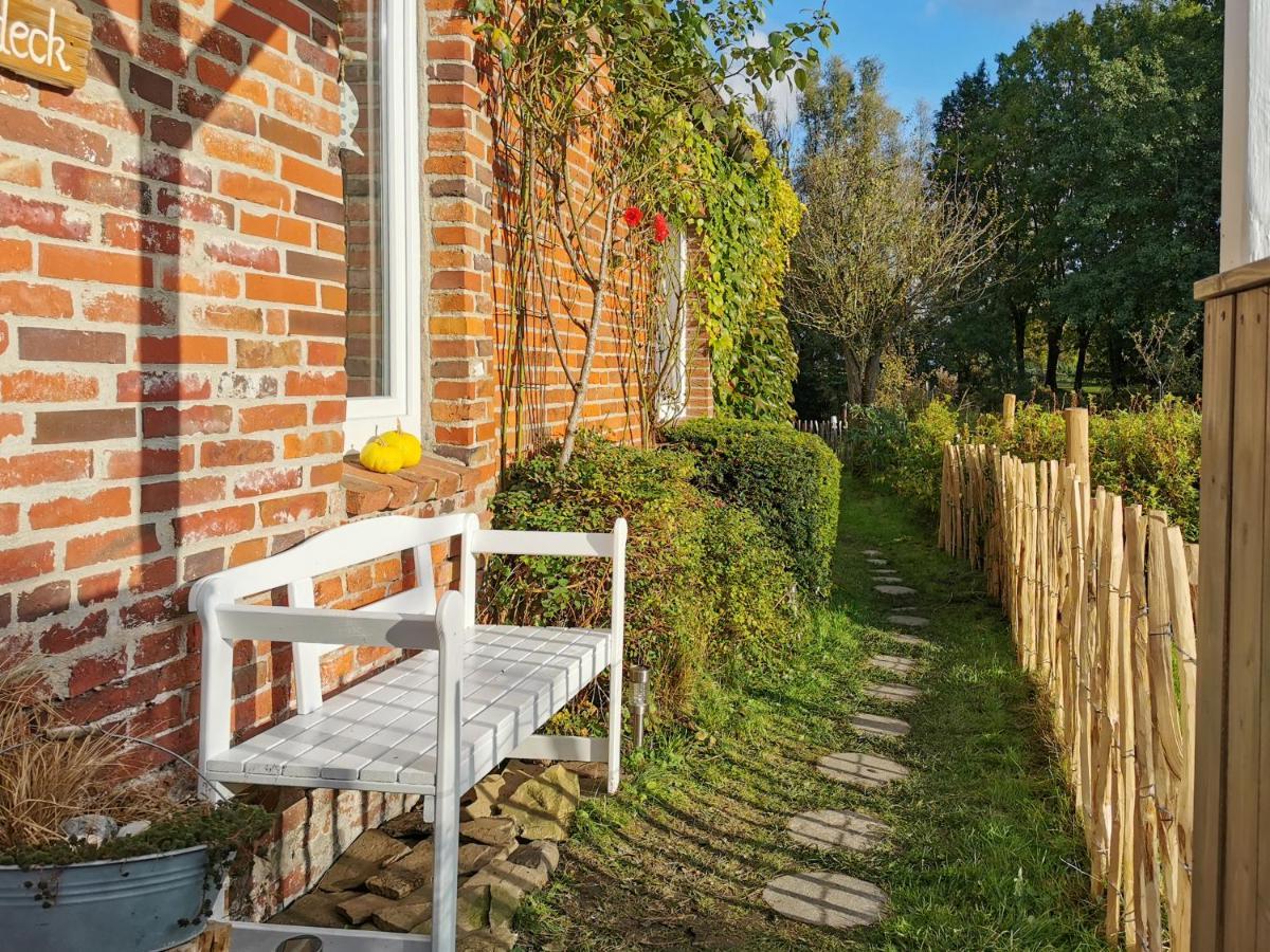 Ferienglueck An Der Nordsee Buche Deine Erdgeschoss-Ferienwohnung Mit Kamin Terrasse Und Eingezaeuntem Garten Fuer Unvergessliche Auszeiten Altfunnixsiel Esterno foto