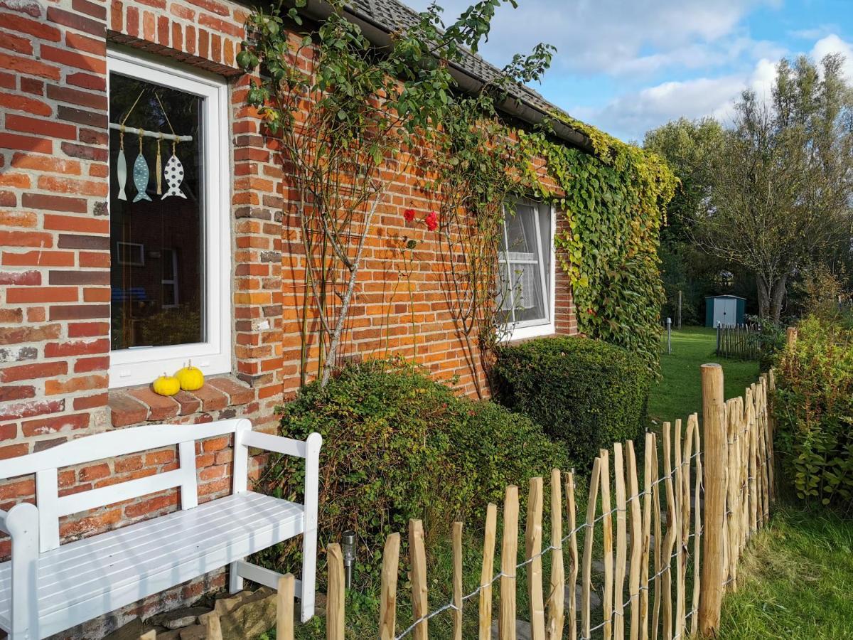 Ferienglueck An Der Nordsee Buche Deine Erdgeschoss-Ferienwohnung Mit Kamin Terrasse Und Eingezaeuntem Garten Fuer Unvergessliche Auszeiten Altfunnixsiel Esterno foto