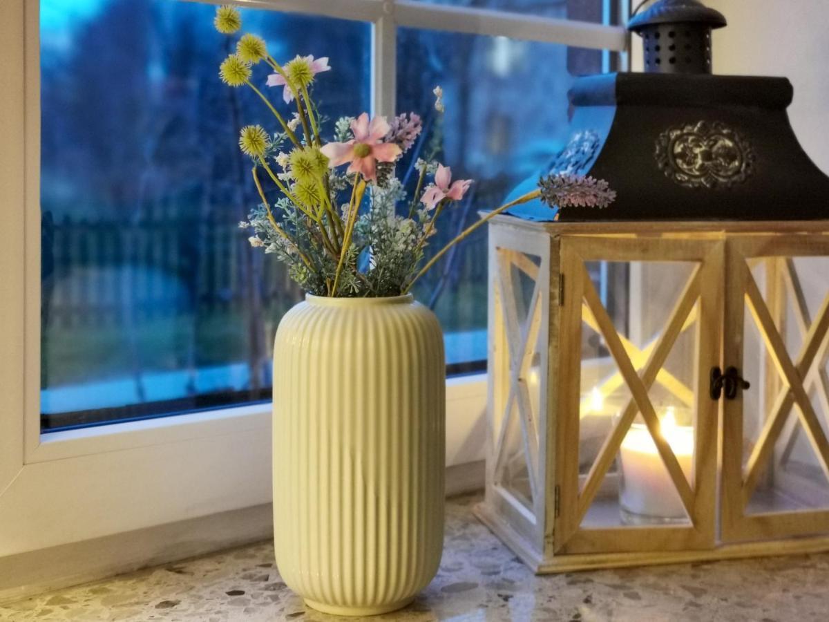 Ferienglueck An Der Nordsee Buche Deine Erdgeschoss-Ferienwohnung Mit Kamin Terrasse Und Eingezaeuntem Garten Fuer Unvergessliche Auszeiten Altfunnixsiel Esterno foto