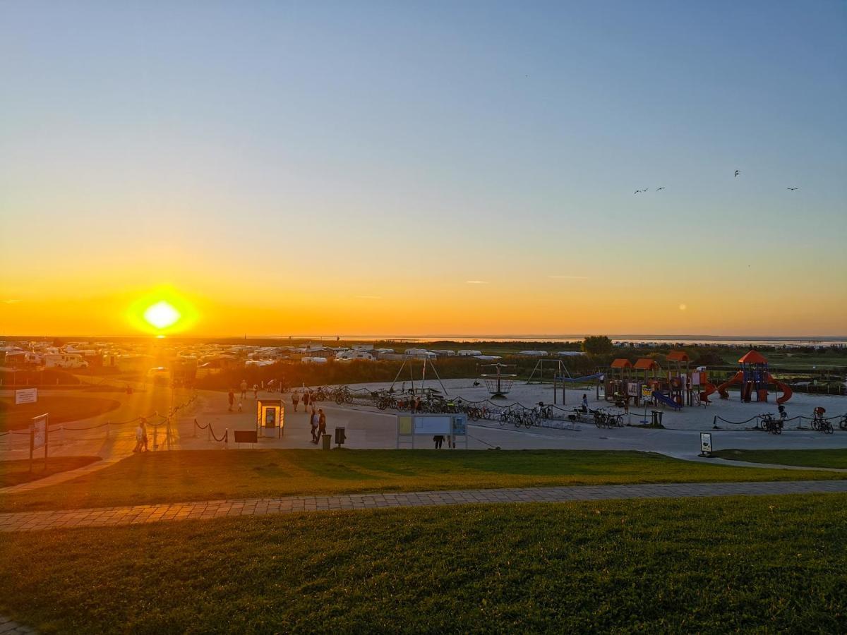 Ferienglueck An Der Nordsee Buche Deine Erdgeschoss-Ferienwohnung Mit Kamin Terrasse Und Eingezaeuntem Garten Fuer Unvergessliche Auszeiten Altfunnixsiel Esterno foto