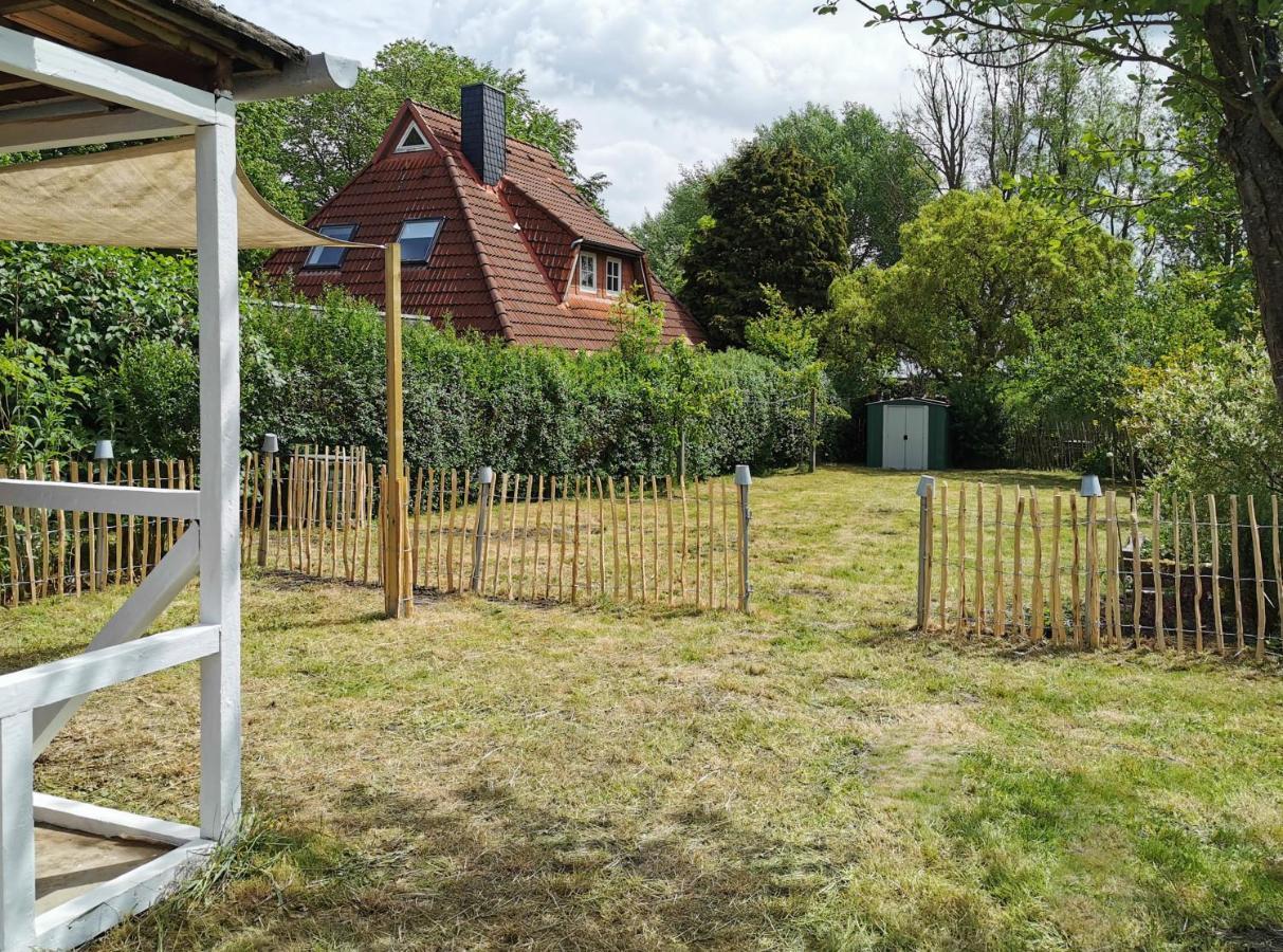 Ferienglueck An Der Nordsee Buche Deine Erdgeschoss-Ferienwohnung Mit Kamin Terrasse Und Eingezaeuntem Garten Fuer Unvergessliche Auszeiten Altfunnixsiel Esterno foto