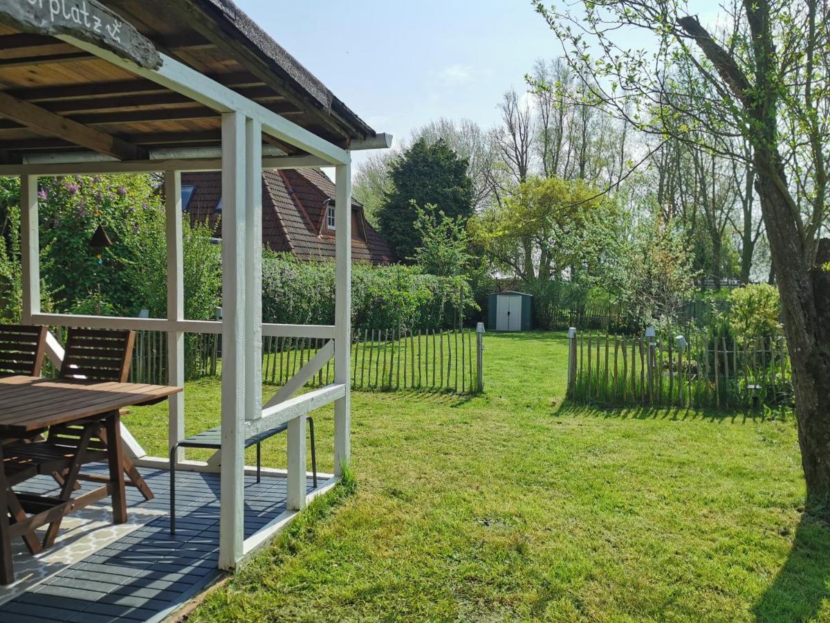 Ferienglueck An Der Nordsee Buche Deine Erdgeschoss-Ferienwohnung Mit Kamin Terrasse Und Eingezaeuntem Garten Fuer Unvergessliche Auszeiten Altfunnixsiel Esterno foto