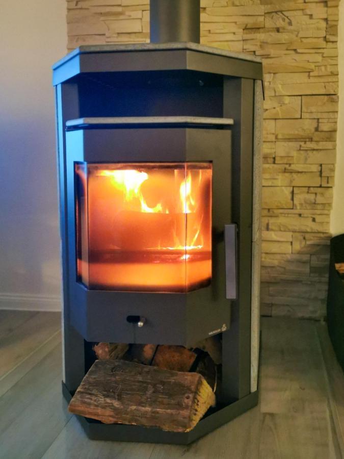 Ferienglueck An Der Nordsee Buche Deine Erdgeschoss-Ferienwohnung Mit Kamin Terrasse Und Eingezaeuntem Garten Fuer Unvergessliche Auszeiten Altfunnixsiel Esterno foto