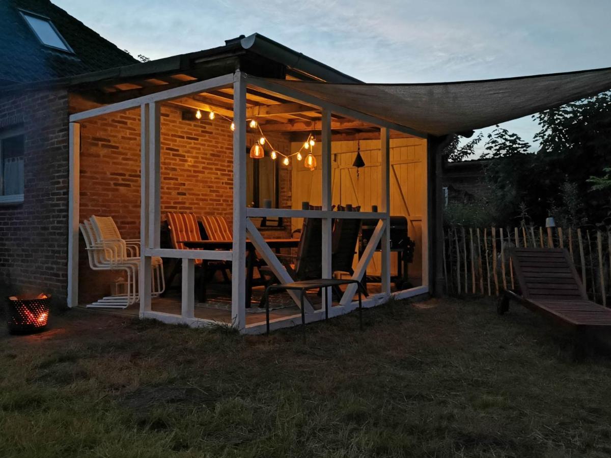 Ferienglueck An Der Nordsee Buche Deine Erdgeschoss-Ferienwohnung Mit Kamin Terrasse Und Eingezaeuntem Garten Fuer Unvergessliche Auszeiten Altfunnixsiel Esterno foto