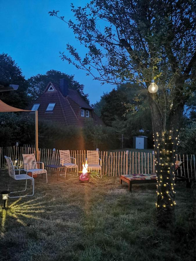 Ferienglueck An Der Nordsee Buche Deine Erdgeschoss-Ferienwohnung Mit Kamin Terrasse Und Eingezaeuntem Garten Fuer Unvergessliche Auszeiten Altfunnixsiel Esterno foto