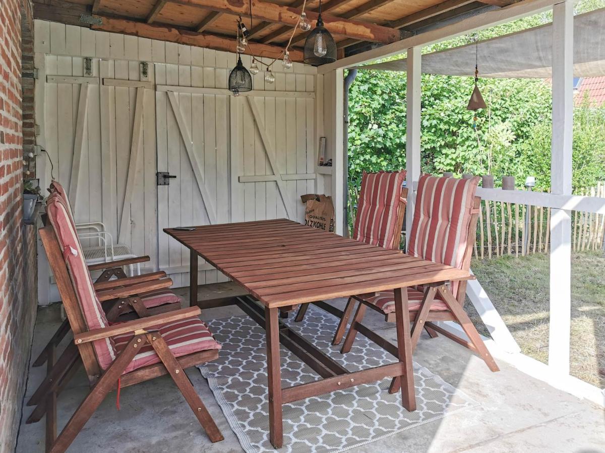 Ferienglueck An Der Nordsee Buche Deine Erdgeschoss-Ferienwohnung Mit Kamin Terrasse Und Eingezaeuntem Garten Fuer Unvergessliche Auszeiten Altfunnixsiel Esterno foto